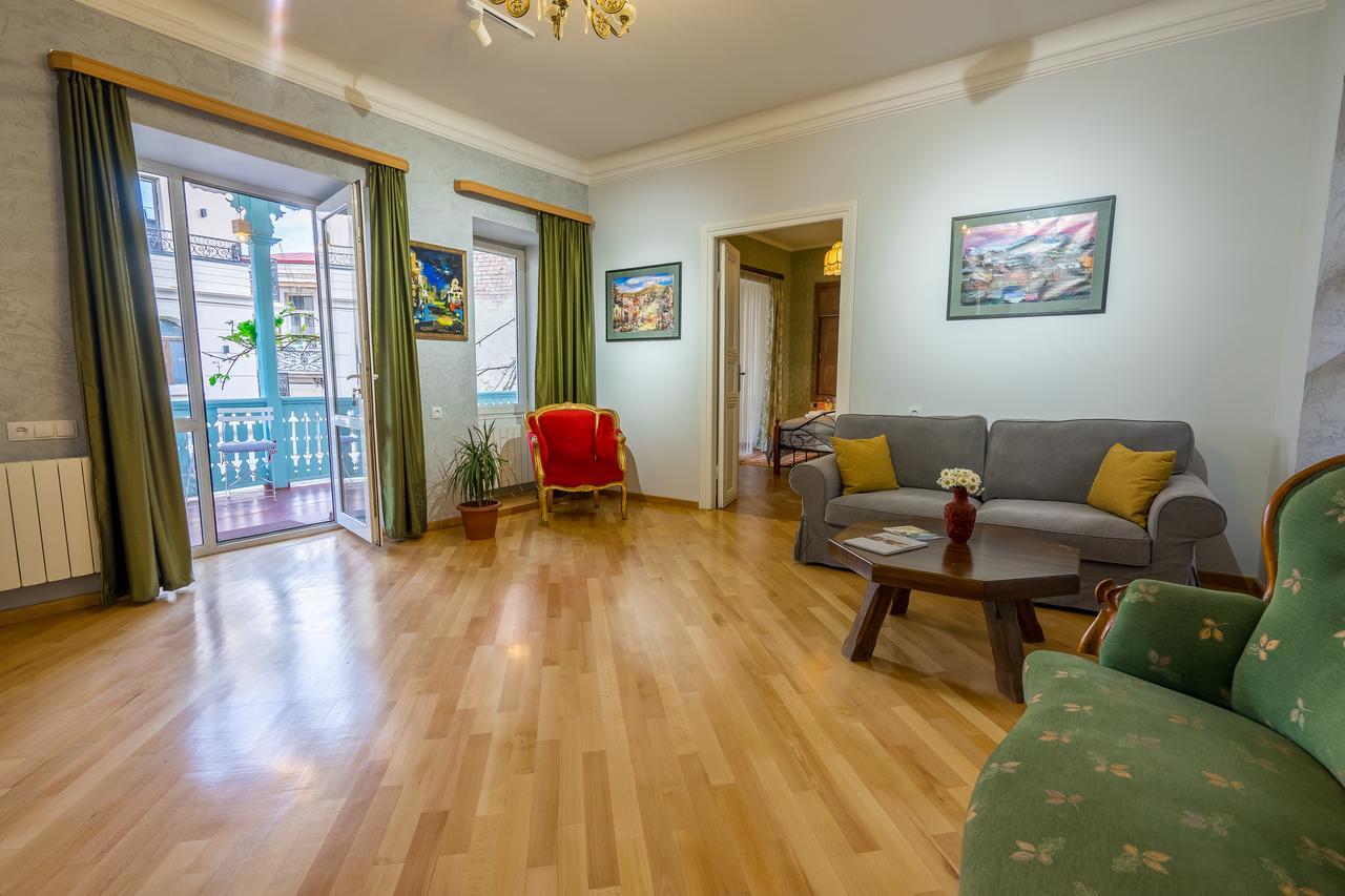 Gallery Apartment Tbilisi Esterno foto