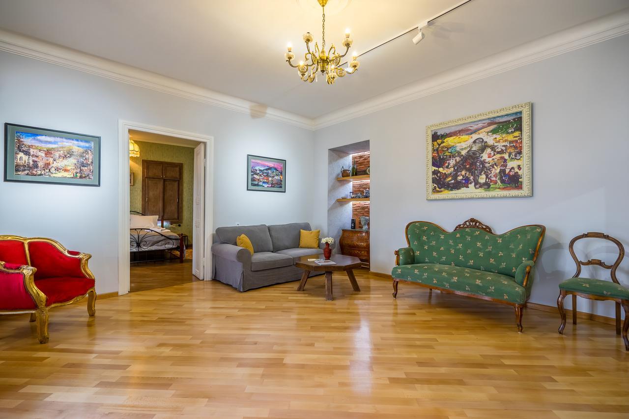 Gallery Apartment Tbilisi Esterno foto