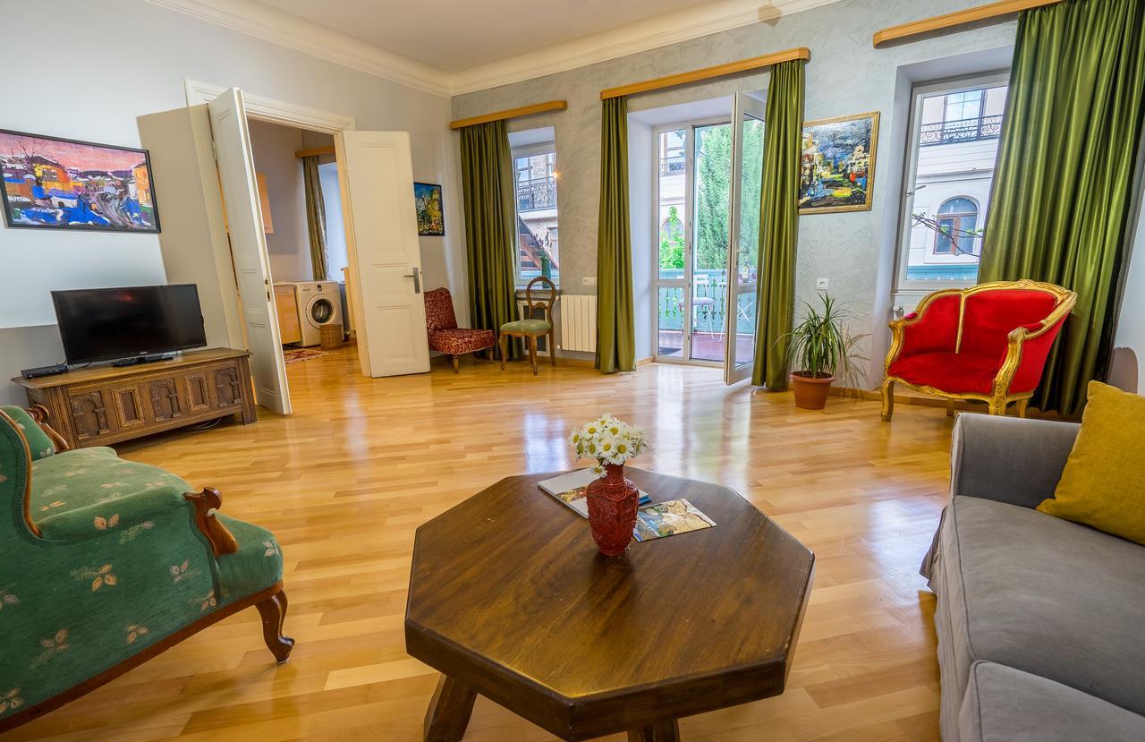 Gallery Apartment Tbilisi Esterno foto